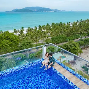https://ha-thu-hotel.nhatrangbesthotels.com